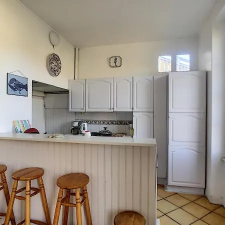 Maison De Caractere Avec Jardin, A 300m De La Et Commerces - Fr-1-361-60 * Jullouville-les-Pins